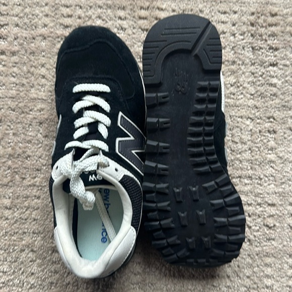 New Balance 574 tennis shoes - Picture 7 of 8